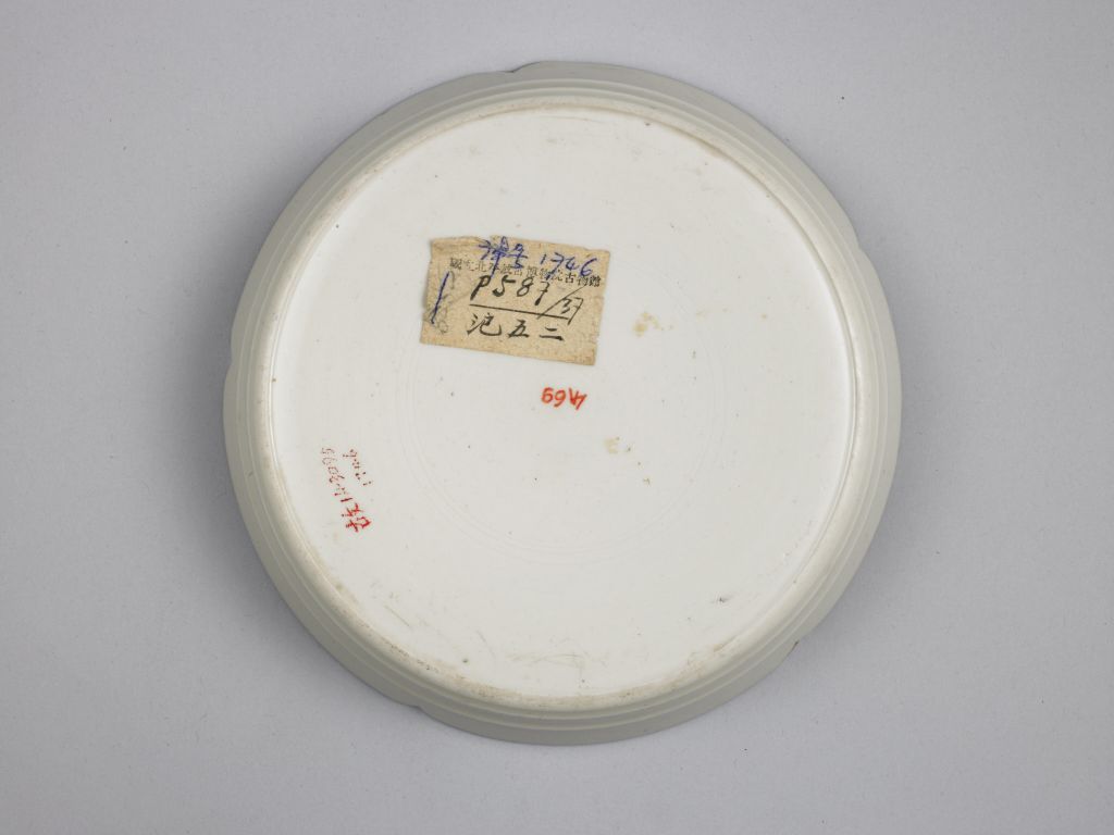 图片[3]-Ding Kiln White Glaze Carved Lotus Cane Section Flower Mouth Wash-China Archive